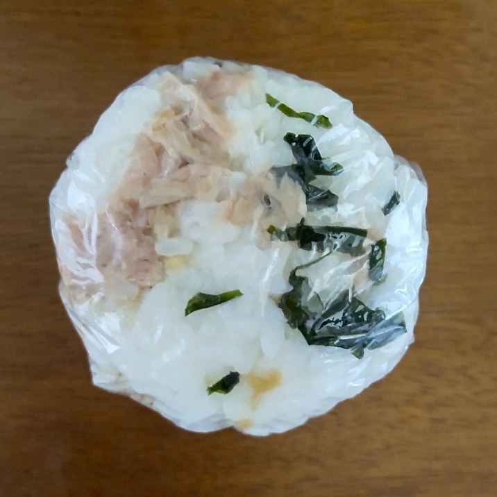 ツナとわかめご飯のおにぎり